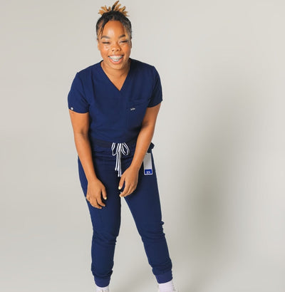 VITAL 3-POCKET SCRUB TOP